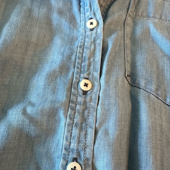 Vineyard Vines chambray shirt small - Picture 3 of 4